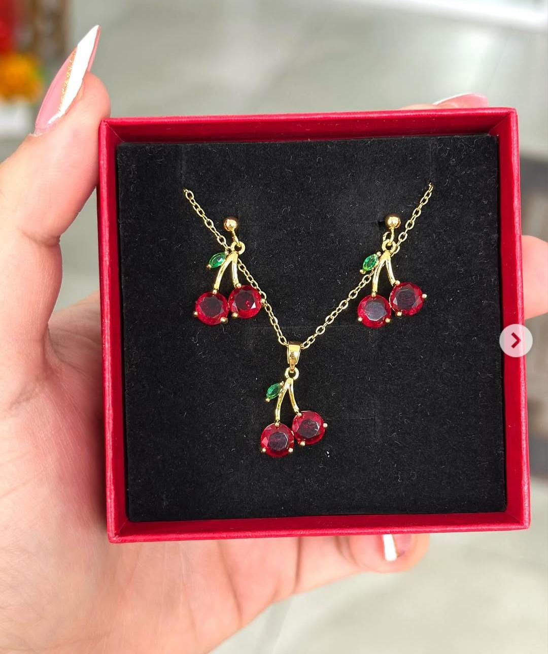 Set Collar y Aretes de Cereza 🍒- Regalo Dulce para Mamá
