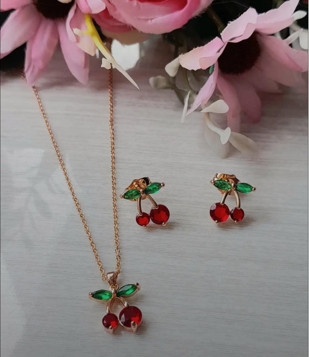 Set Collar y Aretes de Cereza 🍒- Regalo Dulce para Mamá